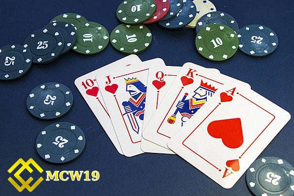 Chơi bài tiến lên cùng bạn bè tại game vui khám phá nhiều cách thắng lớn với chơi bài tiến lên